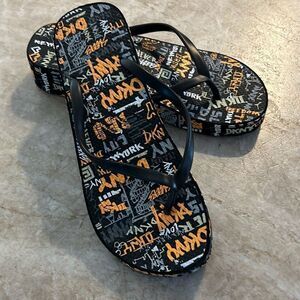 Jordan Grafitti Platform Flip Flops Size 9